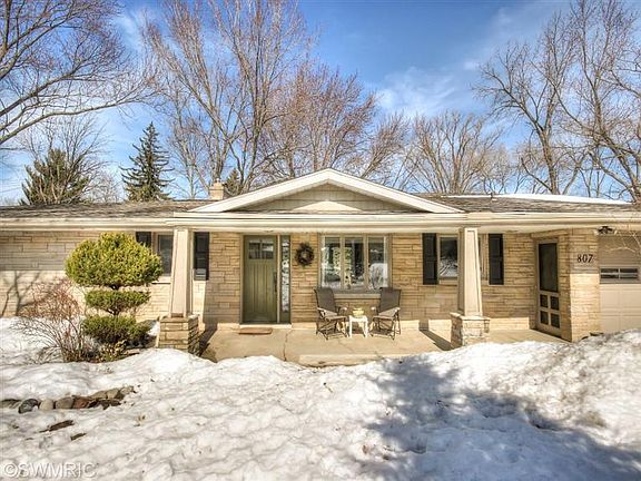 2nd image of 807 Bertsch Dr