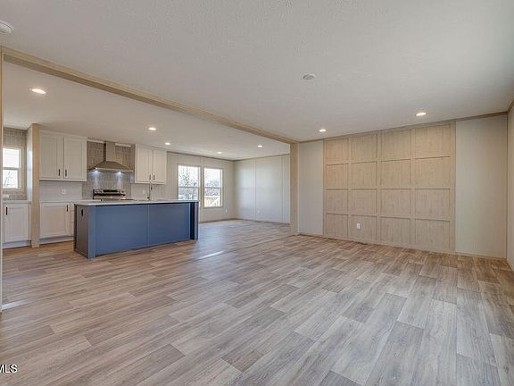 5th image of 319 Lories Ln