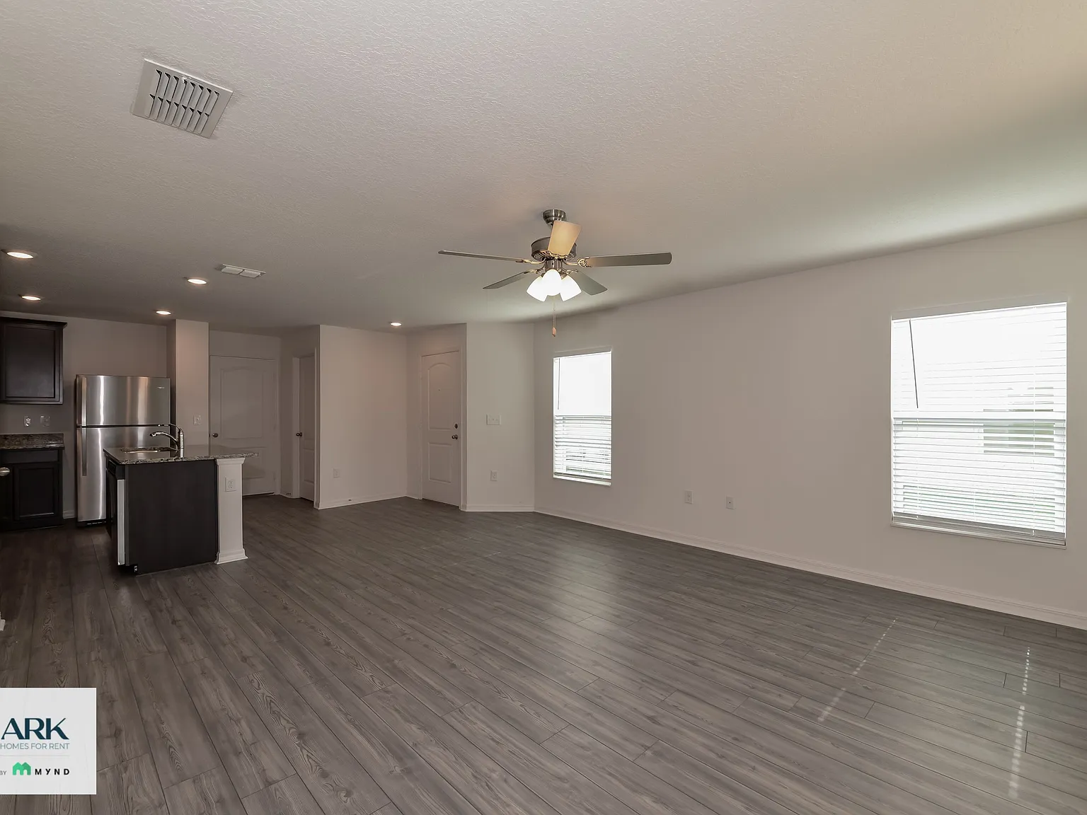 3 bed, 2.5 bath, 1817 sqft, $2,279 — Photo 2