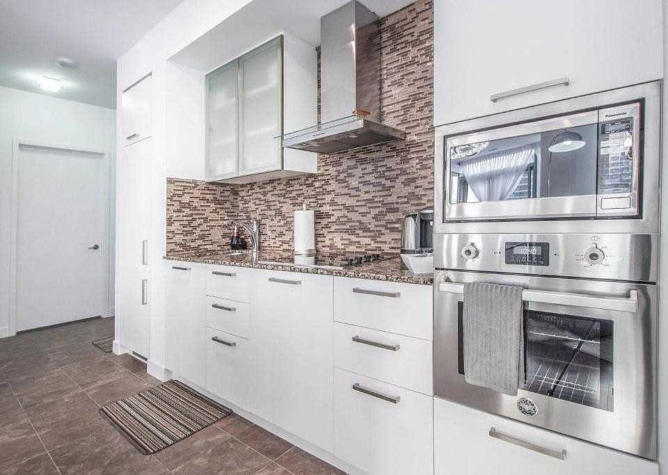 2nd image of 14 B York St #5807