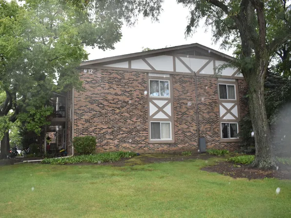 9S060 Lake Dr #12106, Willowbrook, IL 60527