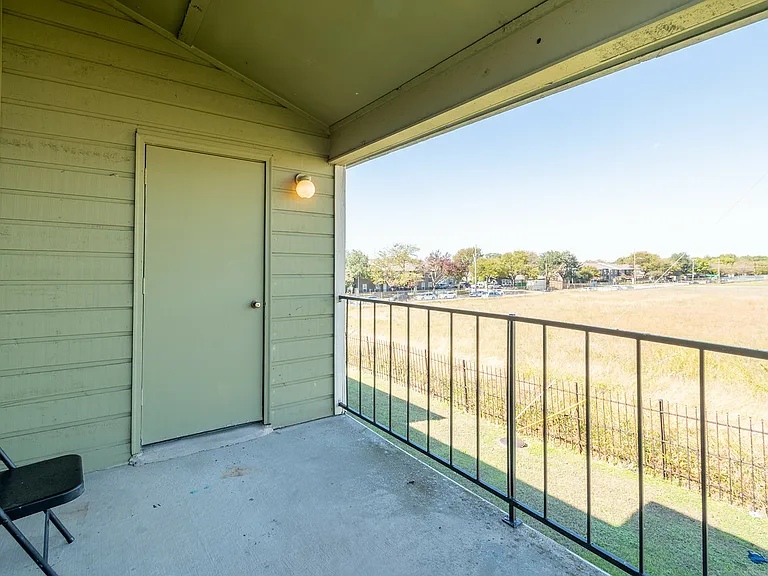 La Prada Place Apartments — Photo 20