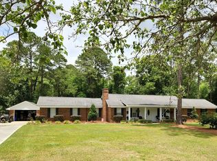 90 Slash Pine Dr, Broxton, GA 31519