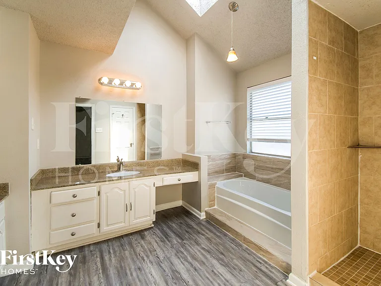 1219 Catskill Dr — Photo 10