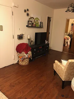 Rented by Batra Group Inc | media 22