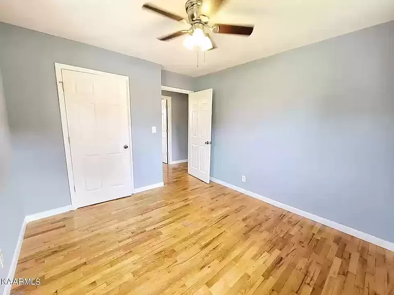 407 Glenoaks Dr — Photo 5