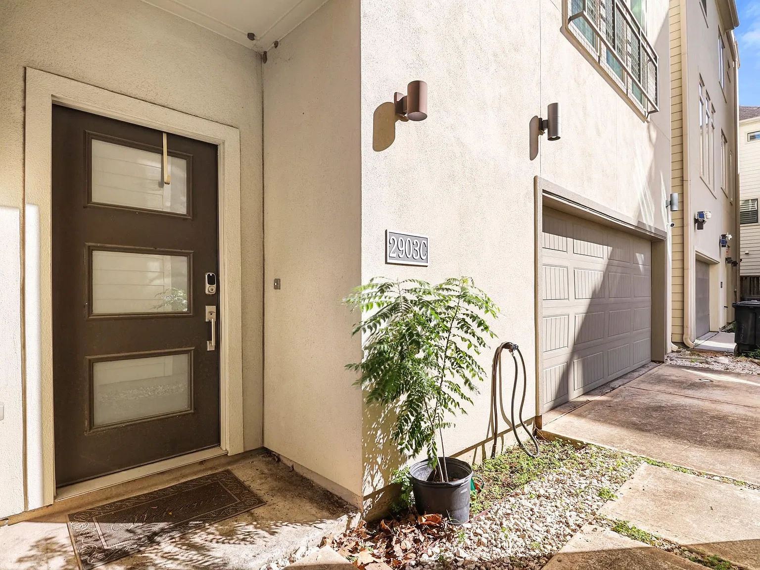 3 bed, 3.5 bath, 2477 sqft, $2,900 — Photo 1