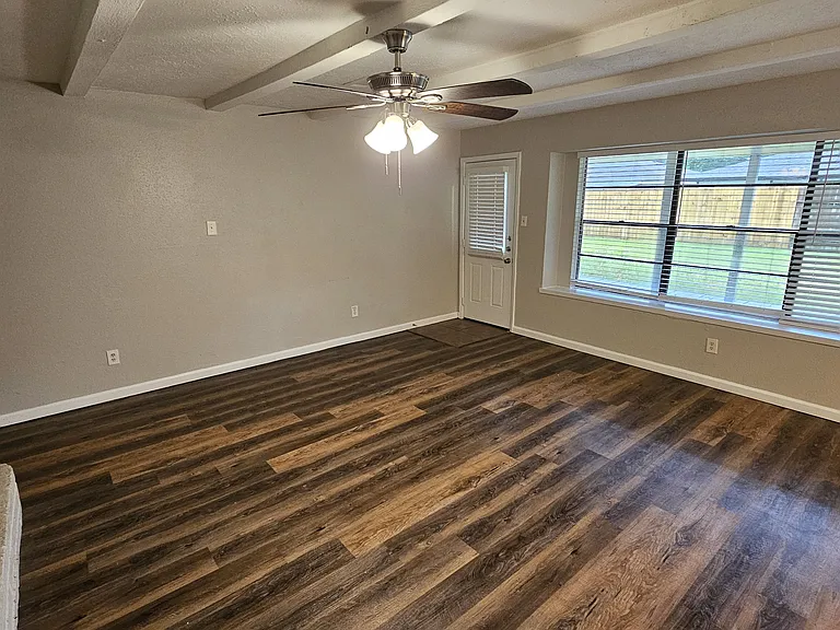 4410 Adonis Dr — Photo 3