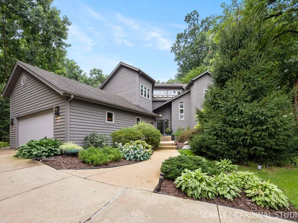 915 Knollwood Ln, West Chicago, IL 60185