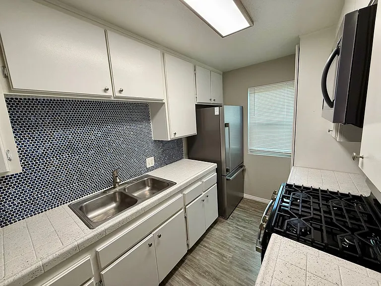 8058 Golden Ave — Photo 13