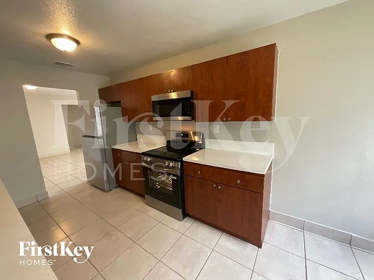 3333 NW 32nd Ct — Photo 6