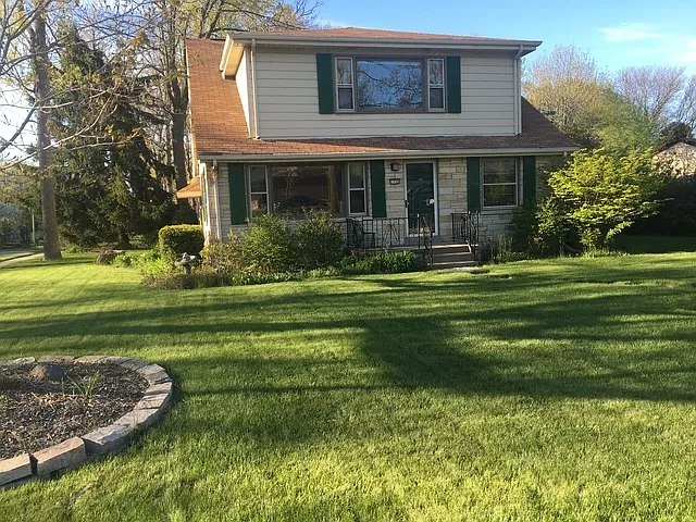 3 bed, 1200 sqft, $1,800 — Photo 1