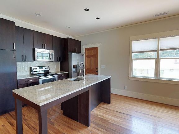3rd image of 1557 Merriman Ave