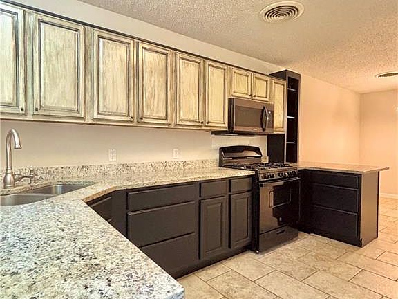 3rd image of 2018 6th St