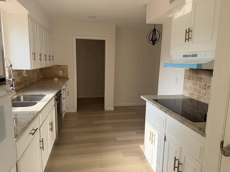 7038 Briarmeadow Dr — Photo 10