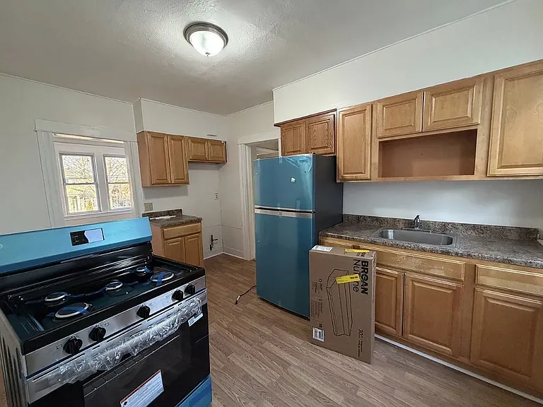 57 Maltby St #14 — Photo 3