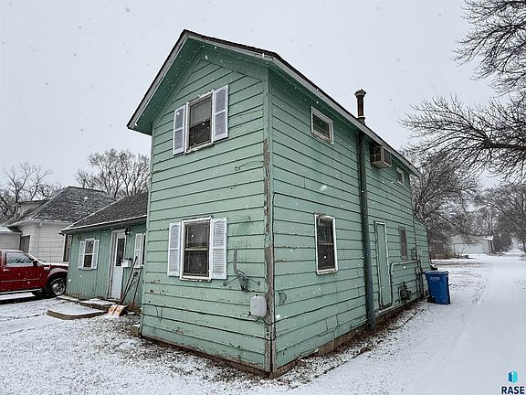 2nd image of 412 SW 2nd St