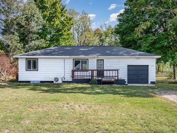 7232 N 126th Ave, Hart, MI 49420