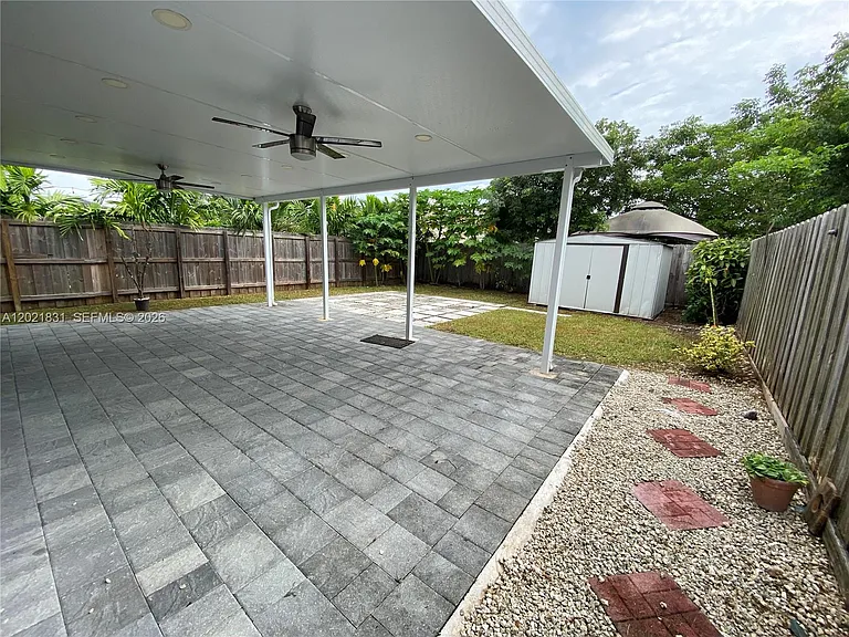 273 SE 31st Ave — Photo 21