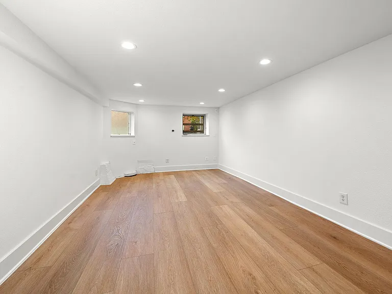 1611 E Spring St #B — Photo 2