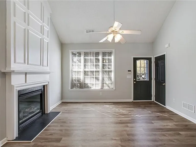 1650 Leyland Dr NW — Photo 3