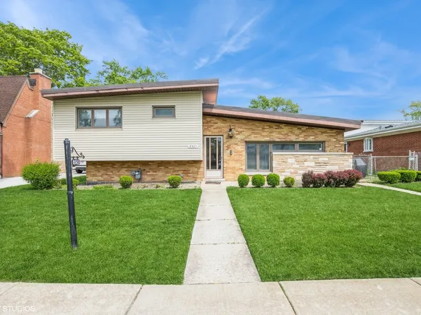 8521 Christiana Ave, Skokie, IL 60076