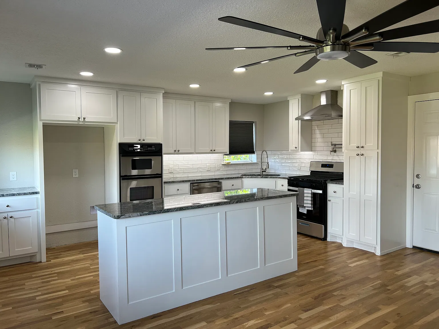 3 bed, 1859 sqft, $1,900 — Photo 2