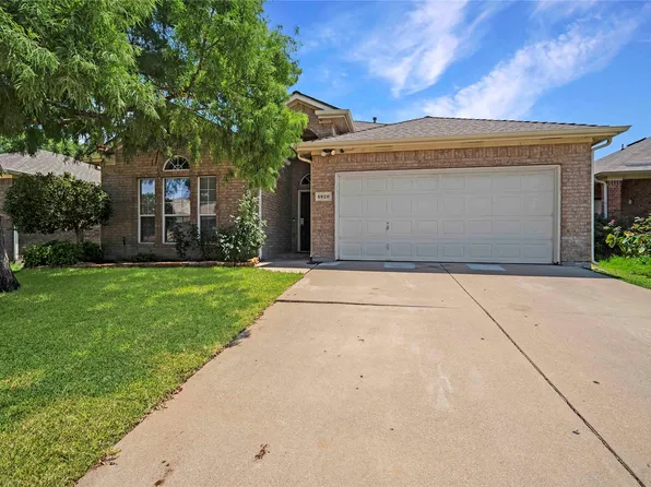 5928 Center Ridge Dr, Fort Worth, TX 76131