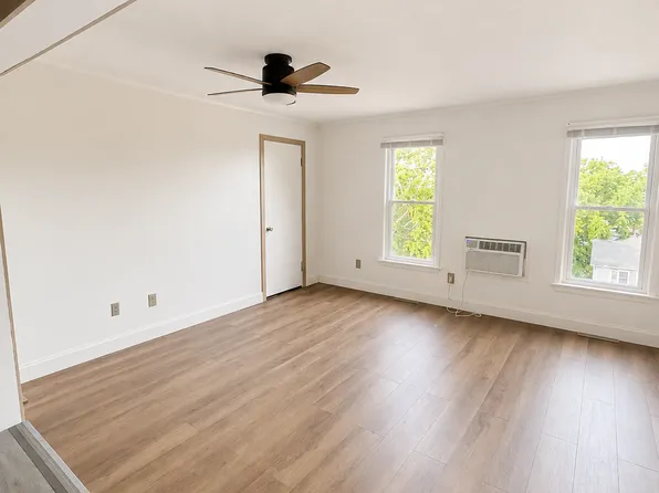 409 N Center St APT 3, Joliet, IL 60435