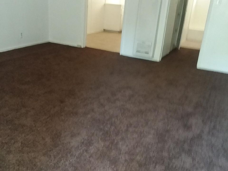 2nd image of 919 S Prairie Ave APT 38