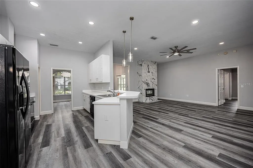 3 bed, 2.0 bath, 2190 sqft, $2,900 — Photo 4
