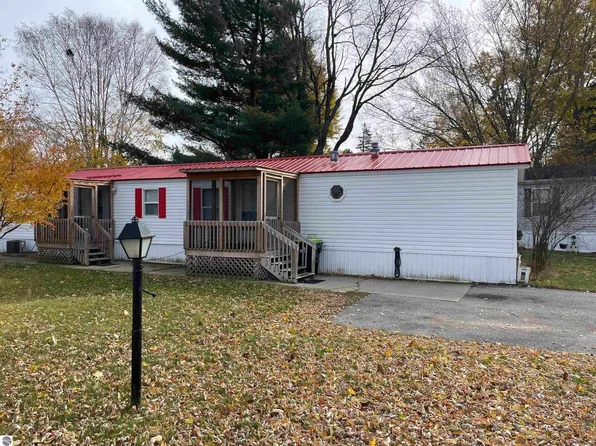 310 Kristy Jo St, Cadillac, MI 49601