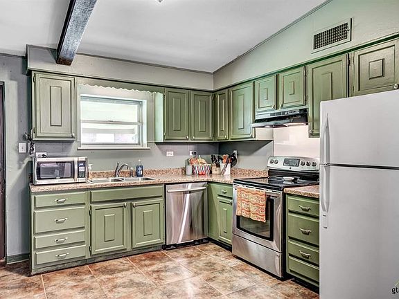 3rd image of 303 N Loveless St