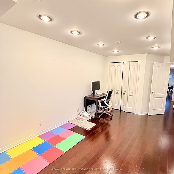 Oakville Townhouse for rent - 4 Bedrooms — photo 17
