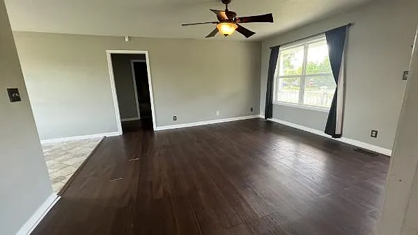 3 bed, 1150 sqft, $1,400 — Photo 2