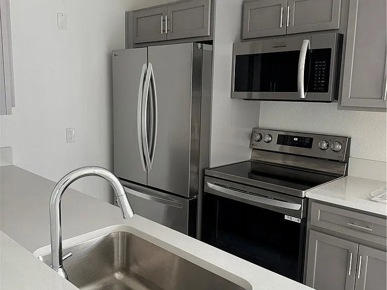 3225 E Riverside Dr #54E — Photo 5