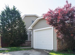 575 Sundance Ct, Carol Stream, IL 60188