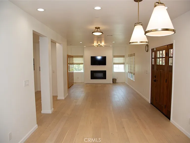 448 Linwood Ave — Photo 4