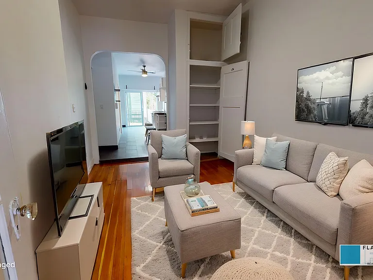 90 Berry St #1R — Photo 3