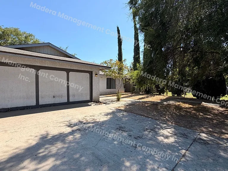 1312 Sanarita Way — Photo 3