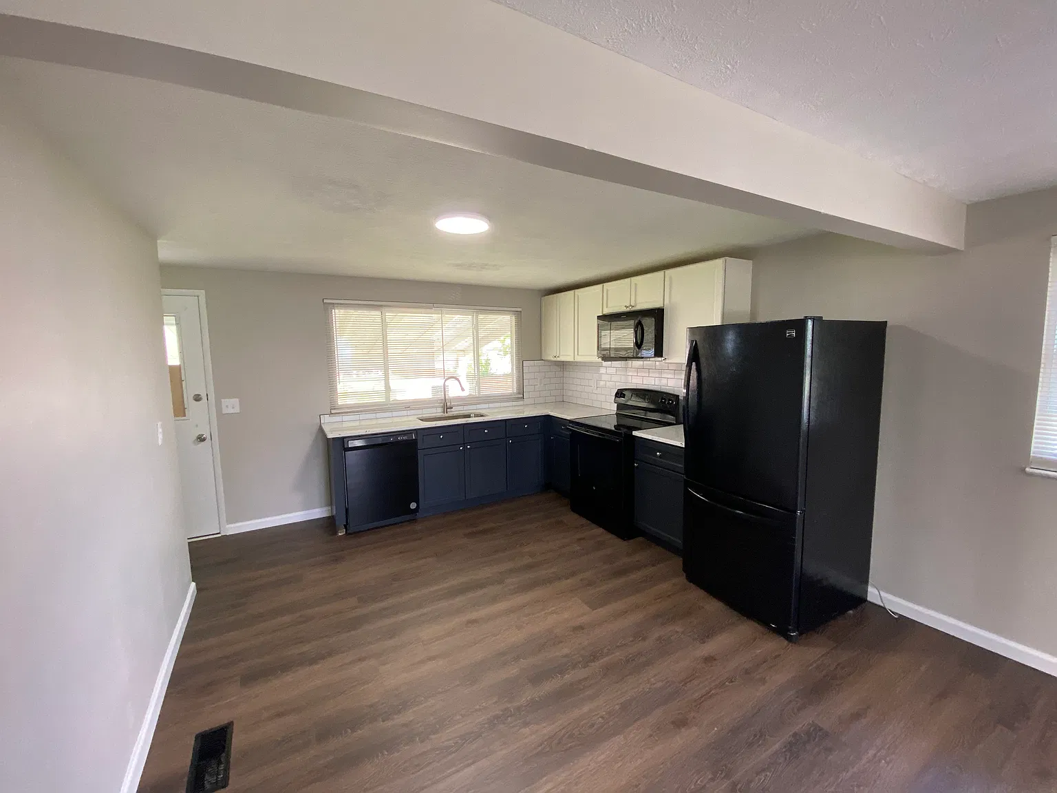3 bed, 948 sqft, $1,575 — Photo 4