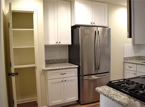 4th image of 1721 S Jahncke Ave