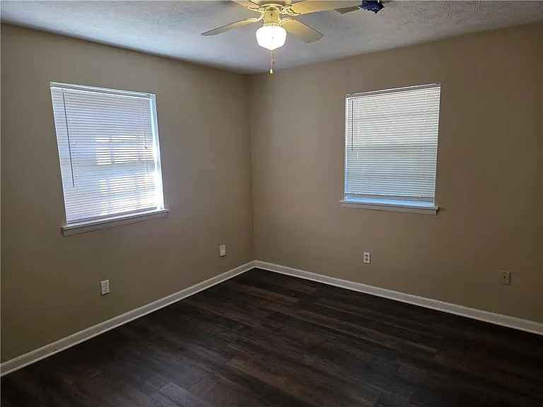897 Six Oaks Cir #B — Photo 9
