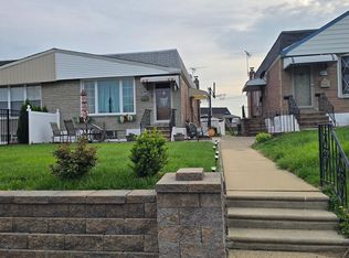8566 Tolbut St, Philadelphia, PA 19152
