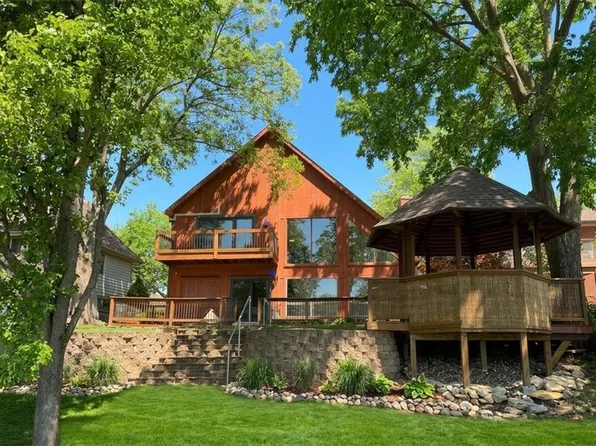 155 N Shore Dr, Kansas City, MO 64151