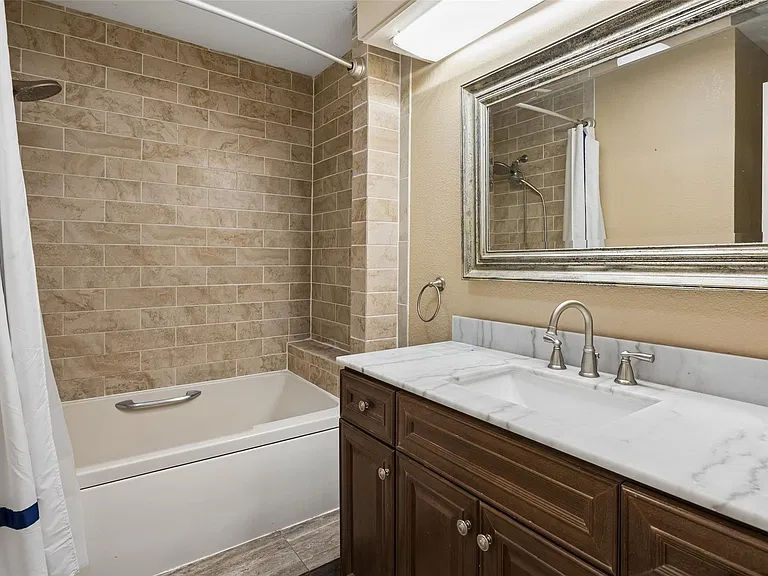 1203 Oakwood Trl — Photo 17