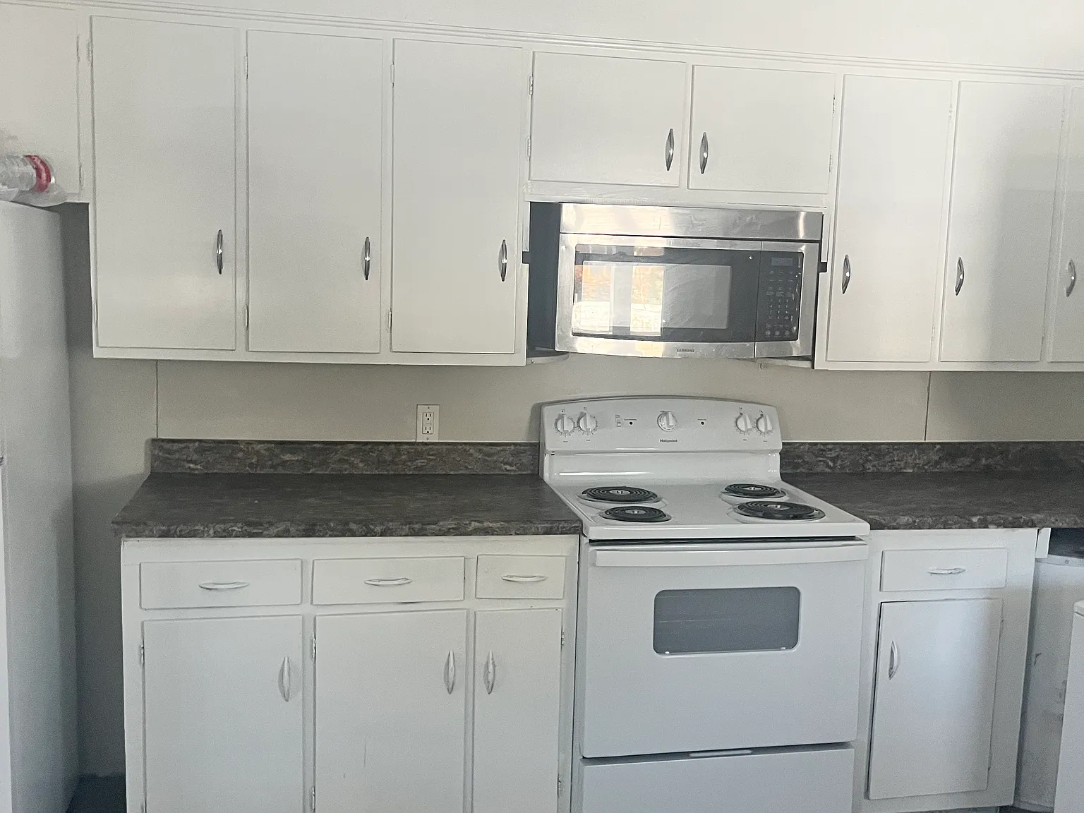 2 bed, $900 — Photo 2