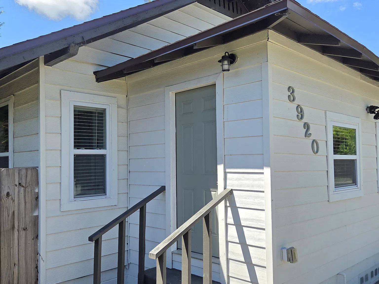 3 bed, 930 sqft, $2,200 — Photo 3