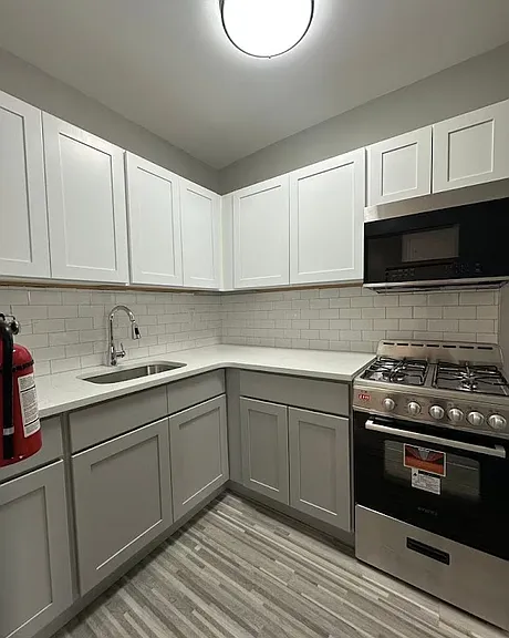 54 Grove St #3R — Photo 7