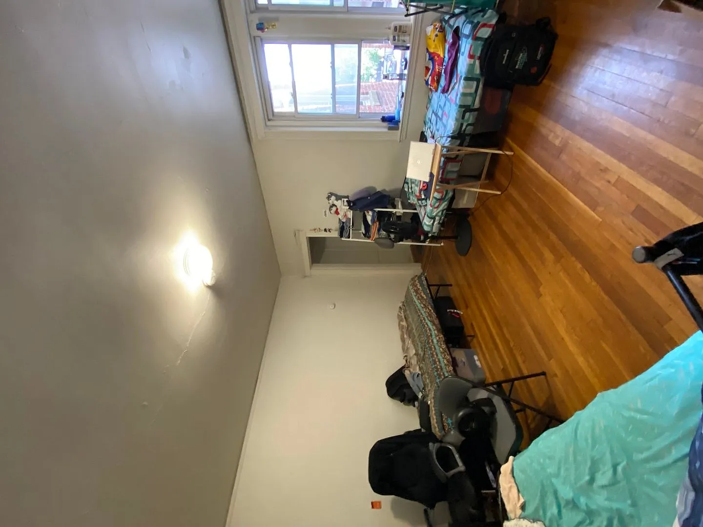 Charming 1 Bedroom — Photo 2